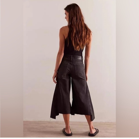 Free People We The Free Ripple Wide Leg Cropped Thrashed Deconstructed Jeans NWT - Picture 5 of 15